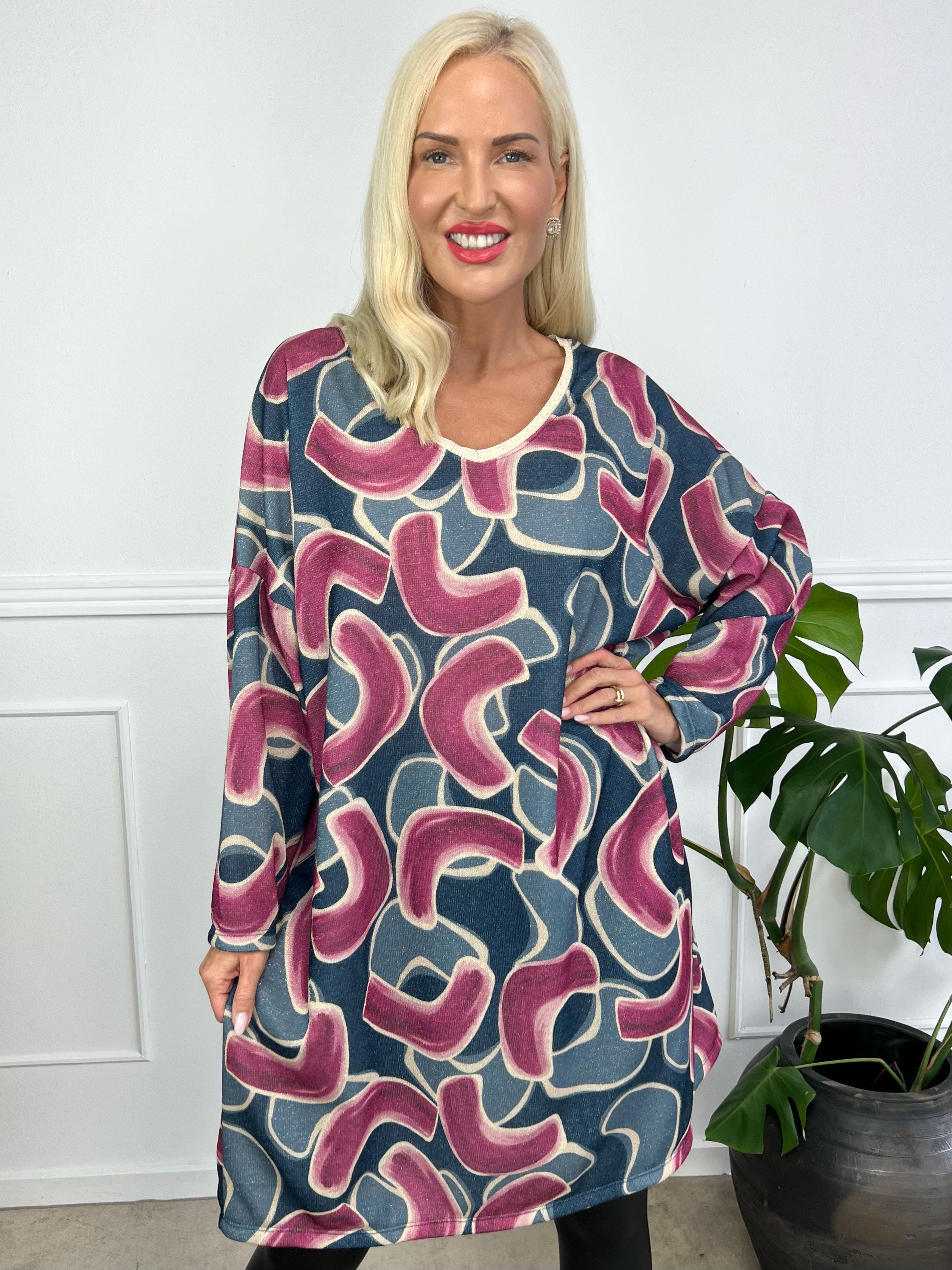 Astria - Mönstrad klänning med små glittertrådar